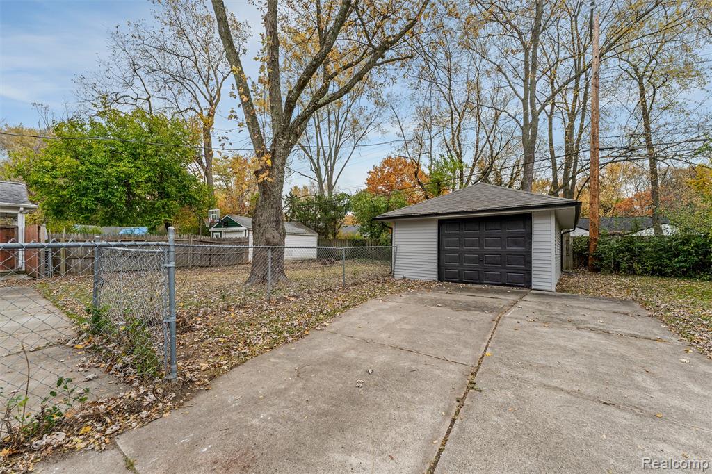 15751 W 14 Mile Road, Beverly Hills, MI 48025 — Photo 22