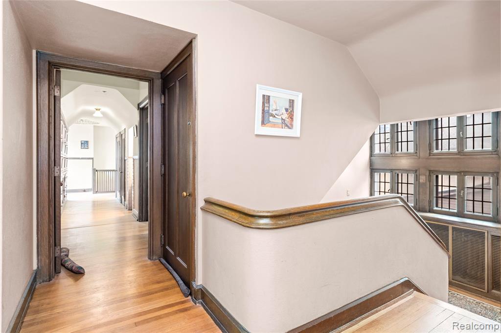 2475 Iroquois Street, Detroit, MI 48214 — Photo 47