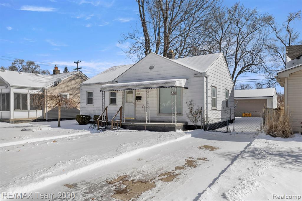 5876 KINMORE Street, Dearborn Heights, MI 48127 — Photo 2