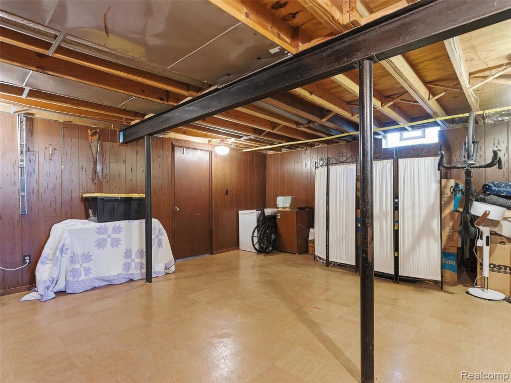1373 Glenwood Drive, Troy, MI 48083 — Photo 33