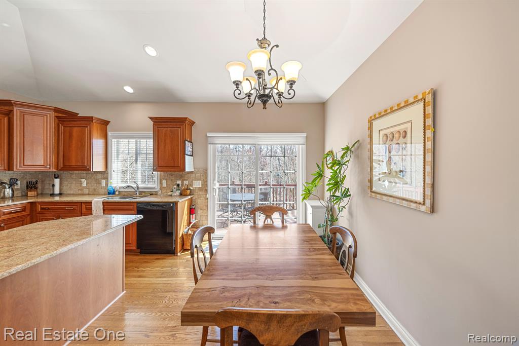 565 ANDOVER Court, Rochester Hills, MI 48306 — Photo 12