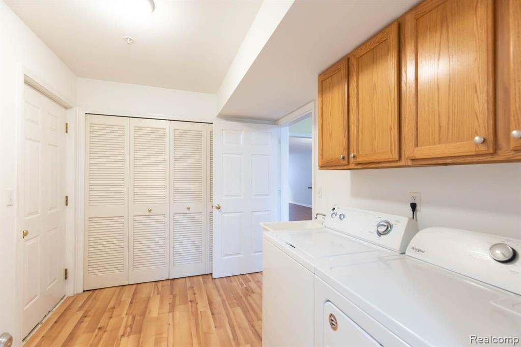 28460 CARLTON WAY Drive, Novi, MI 48377 — Photo 33