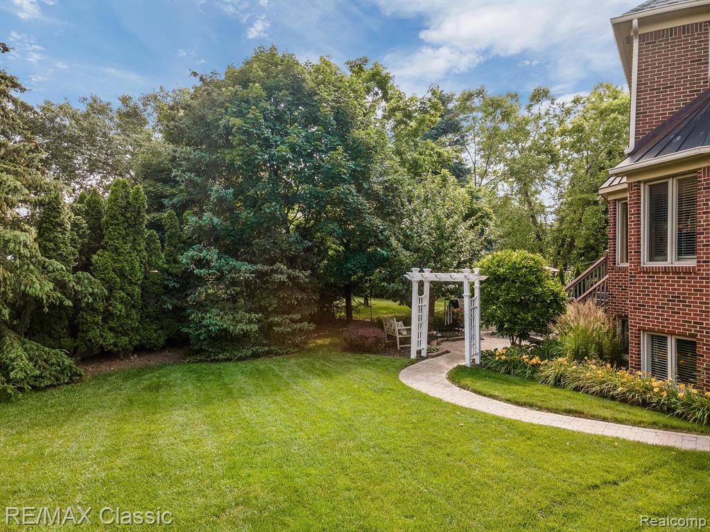 18416 CLAIRMONT Circle E, Northville, MI 48168 — Photo 44
