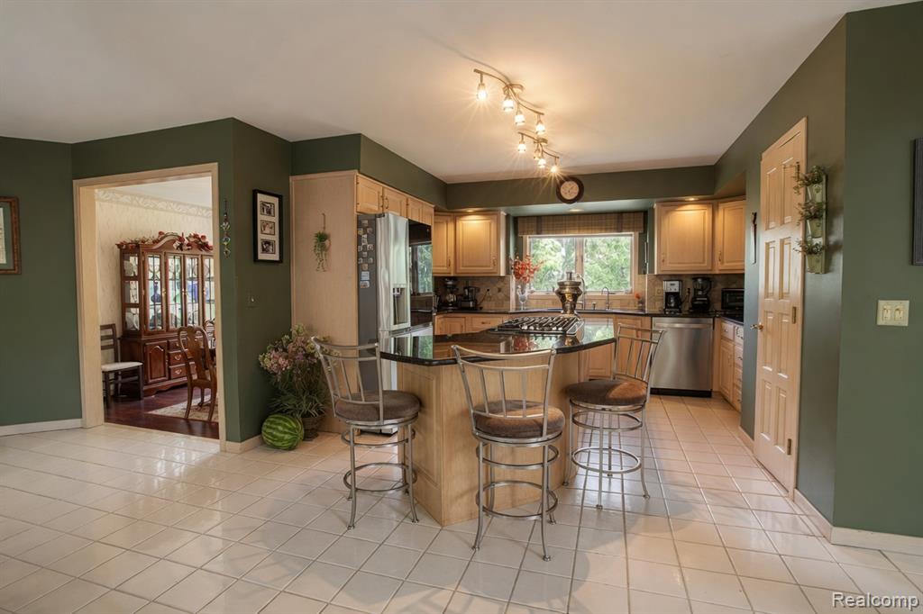 1305 Kings Pointe Road, Grand Blanc, MI 48439 — Photo 36