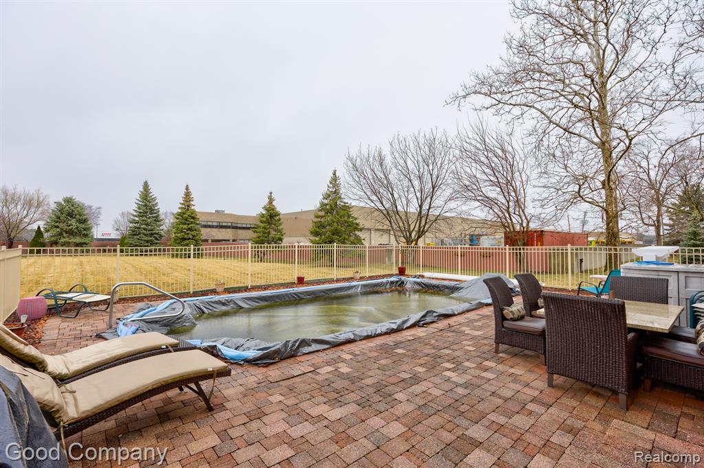 755 OAK POINT Lane, Madison Heights, MI 48071 — Photo 68