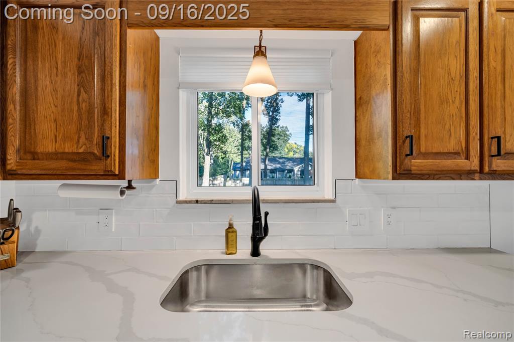5920 Warbler Drive, Clarkston, MI — Photo 15