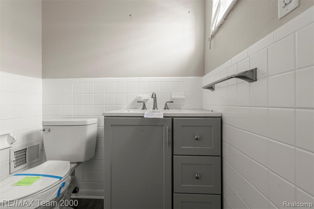 20295 Huntington Road, Detroit, MI 48219 — Photo 30
