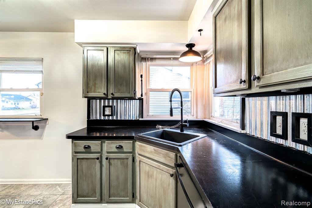1251 CLARITA Street, Ypsilanti, MI 48198 — Photo 43