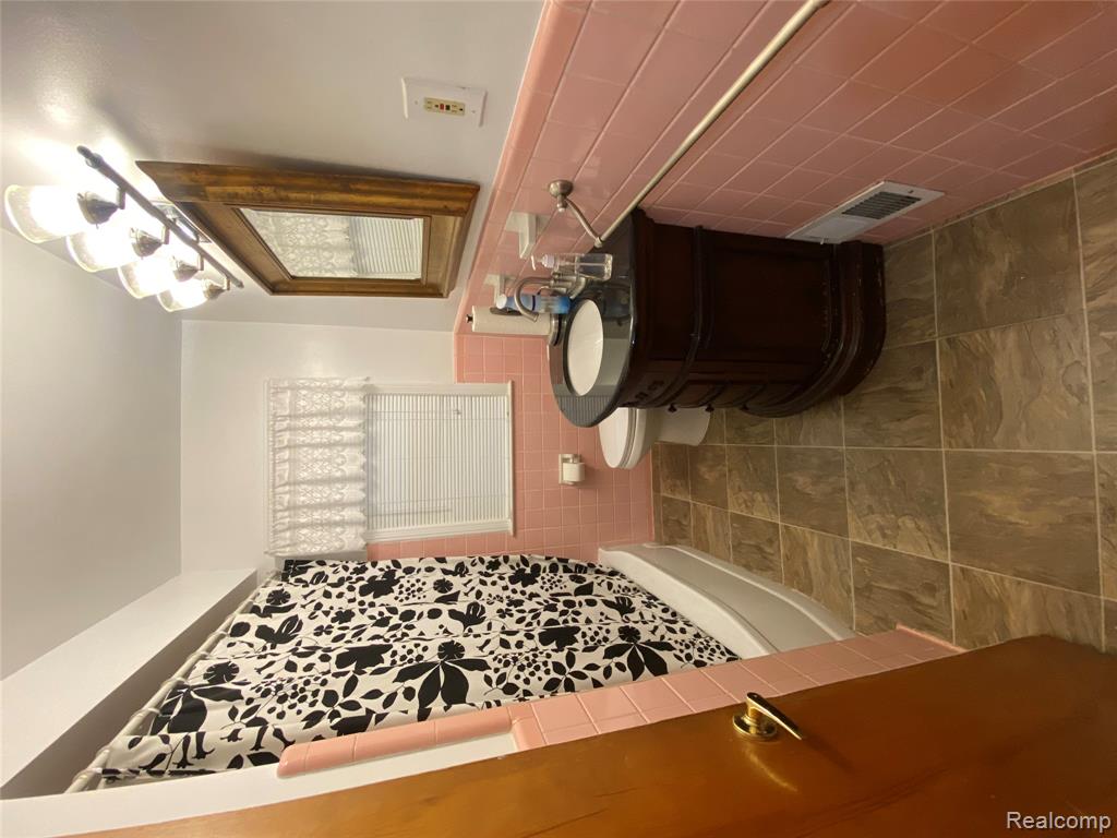 21114 Huntington Avenue, Harper Woods, MI 48225 — Photo 3