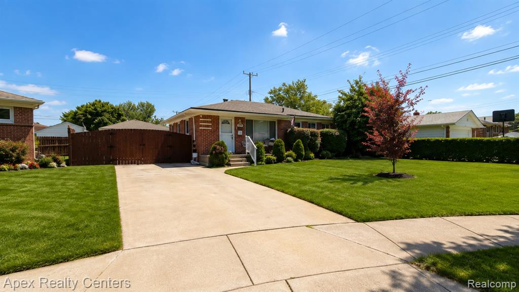634 Michelle Court, Garden City, MI