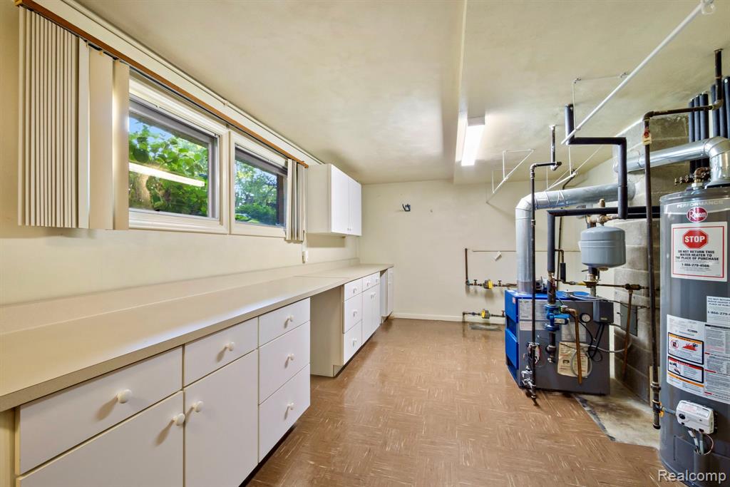 821 Castlebar Drive, Rochester Hills, MI 48309 — Photo 17
