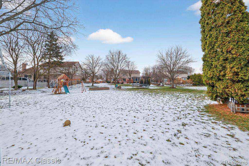 9377 Pineview Drive, Plymouth, MI 48170 — Photo 45