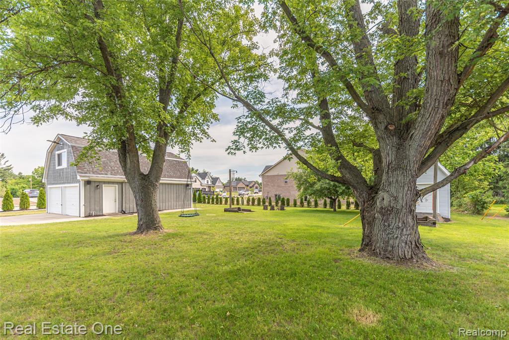 912 N Wixom Road, Wixom, MI 48393 — Photo 44