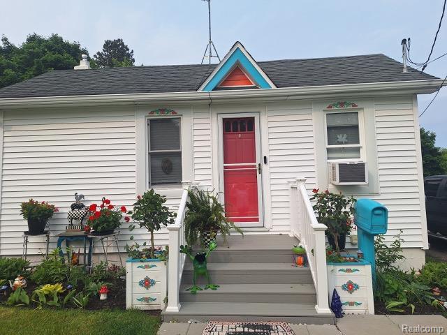 51 Pearl Street, Oxford, MI 48371 — front exterior