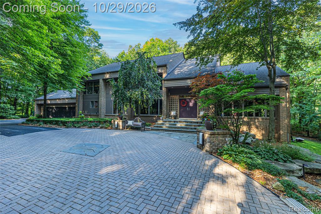 Property photo for 2500 Royal View Drive, Oakland, MI