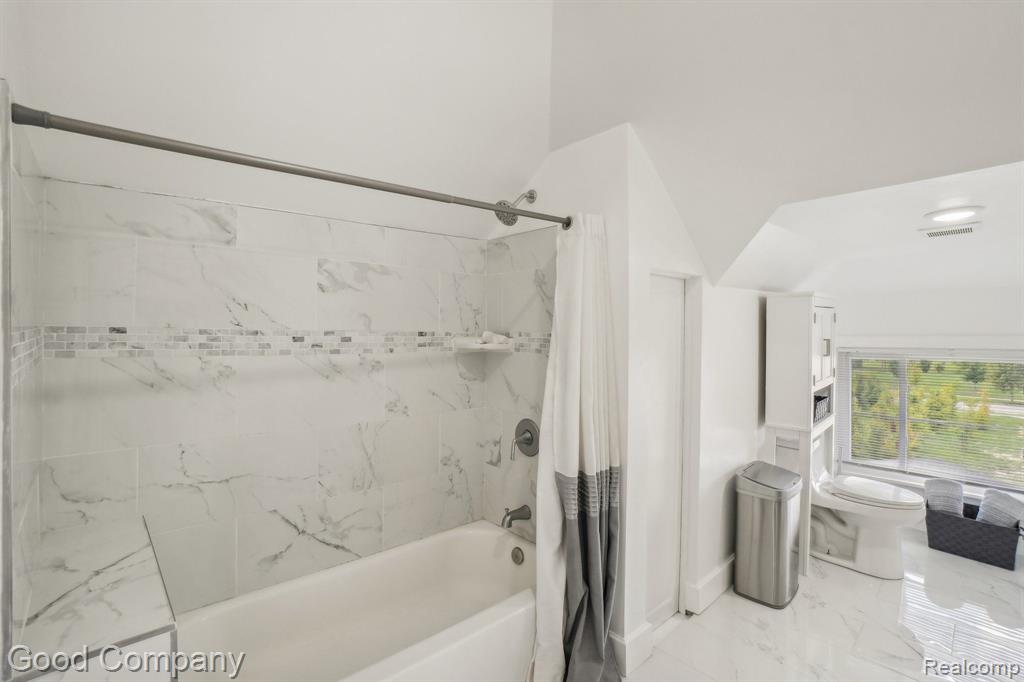 1645 CADILLAC Boulevard, Detroit, MI 48214 — Photo 34