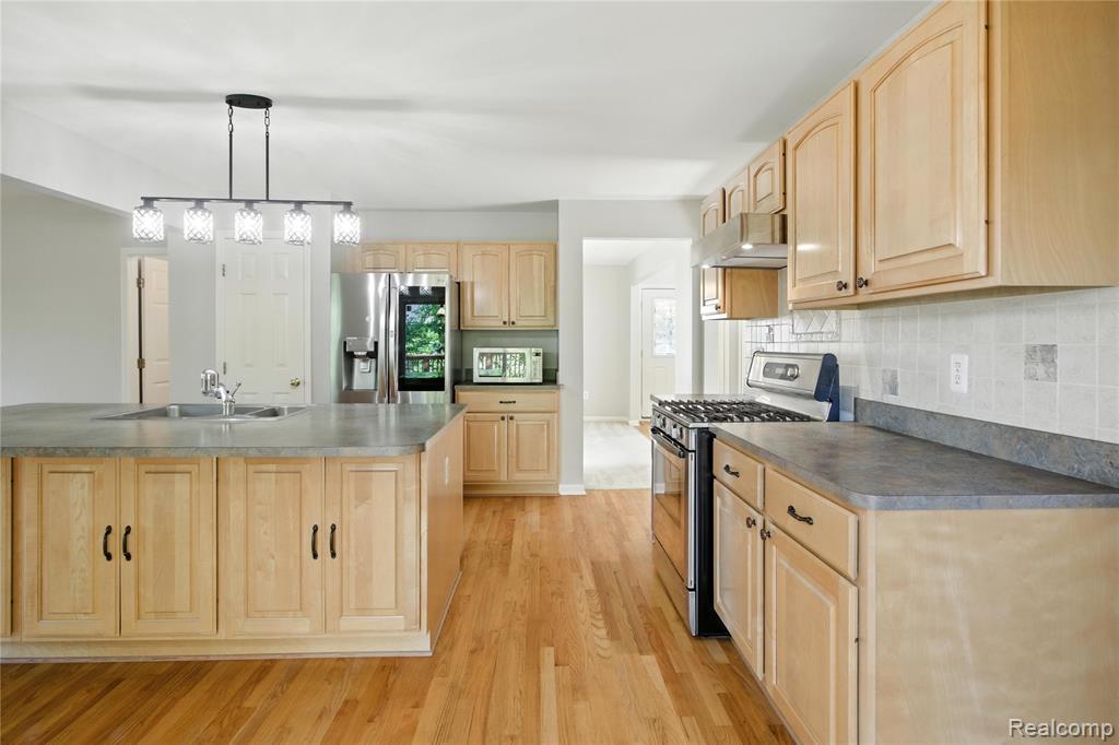 43011 Brookstone Drive, Novi, MI 48377 — Photo 20