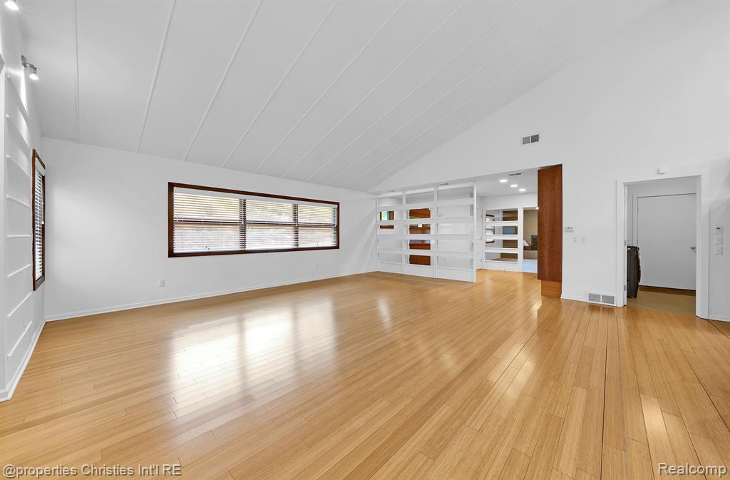 561 Yorkton Lane, Bloomfield Hills, MI 48304 — Photo 11