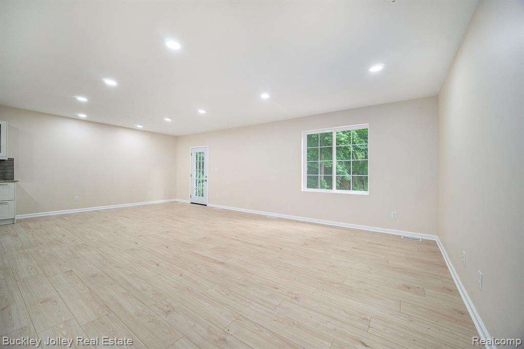 10303 Nine Mile Road, Whitmore Lake, MI 48189 — Photo 5
