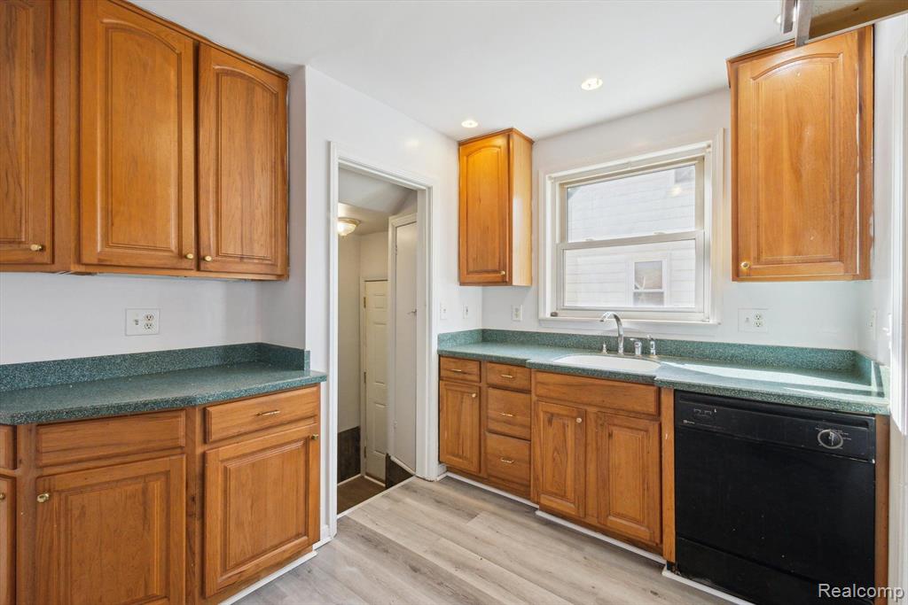 7676 DOLPHIN, Redford, MI 48239 — Photo 11