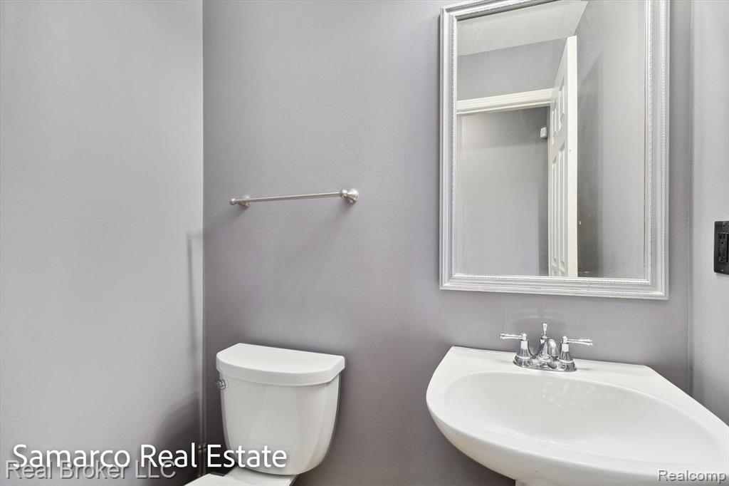 7998 RAYNA, Belleville, MI 48111 — Photo 30