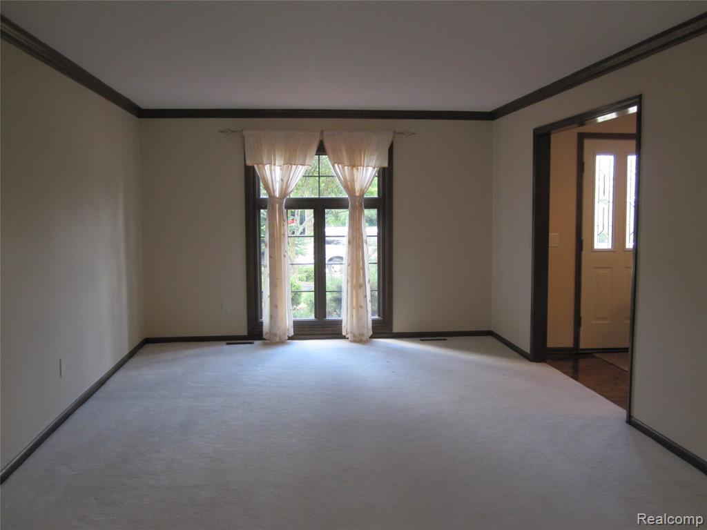 396 Shellbourne Drive, Rochester Hills, MI 48309 — Photo 9