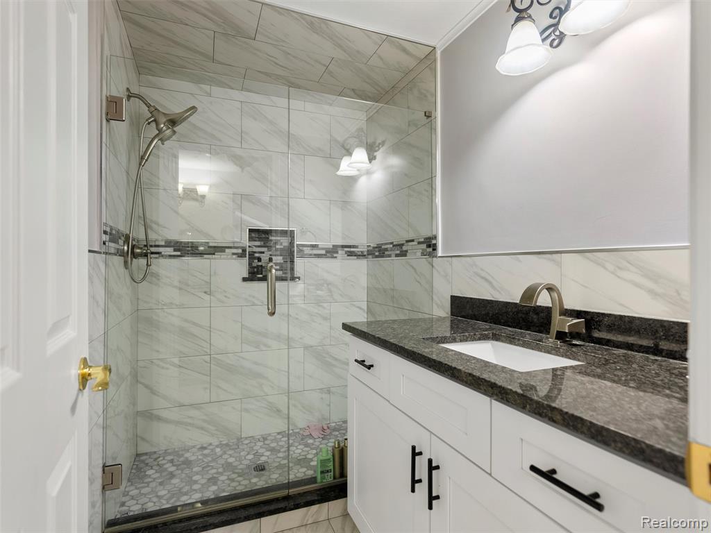 43043 W Kirkwood Drive, Clinton Twp, MI 48038 — Photo 35