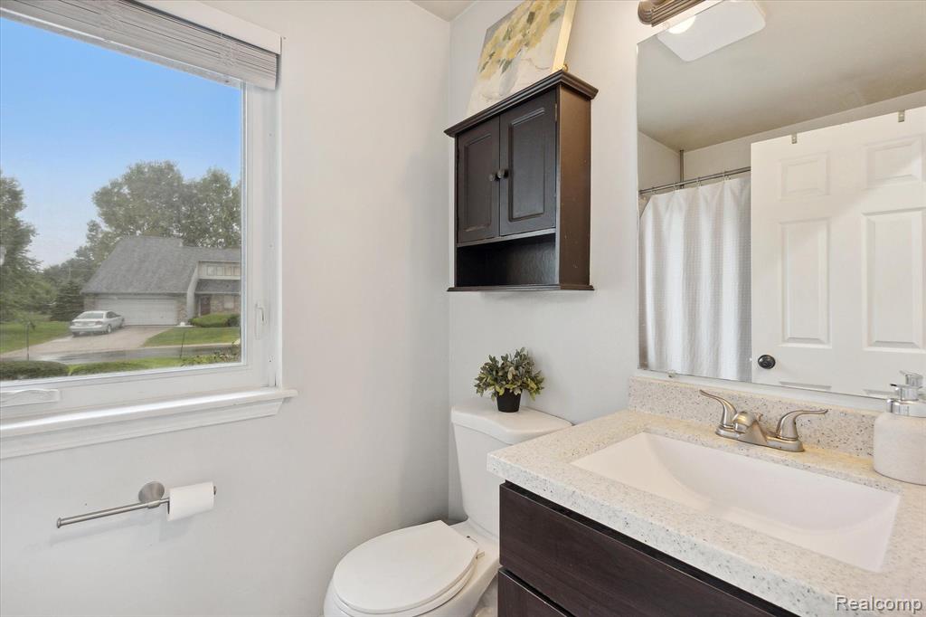 5231 COUNTRY WOOD Lane, Grand Blanc, MI 48439 — Photo 24