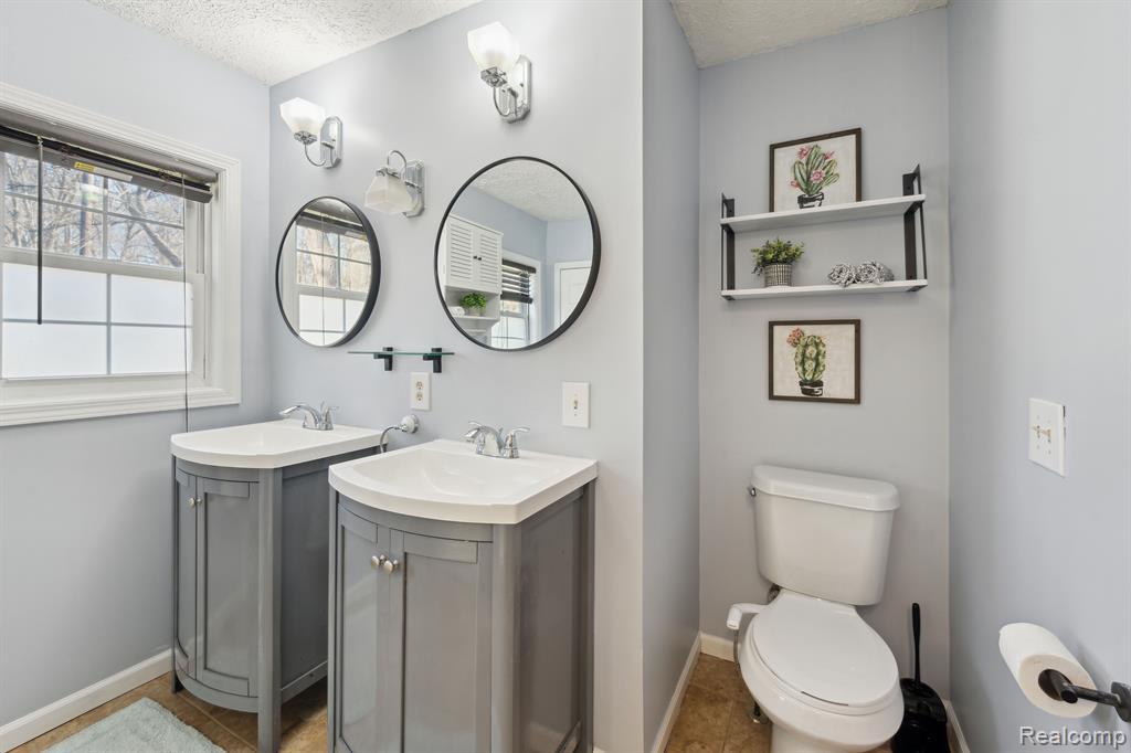 6187 THREE LAKES Drive, Brighton, MI 48116 — Photo 17
