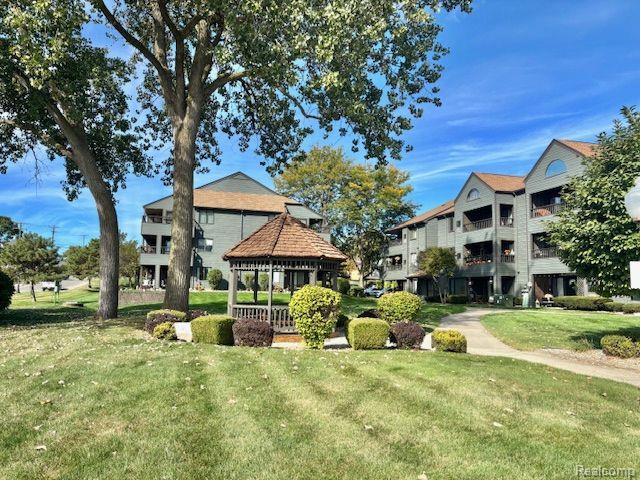 2465 Riverside Drive, 212, Trenton, MI 48183 — Photo 21