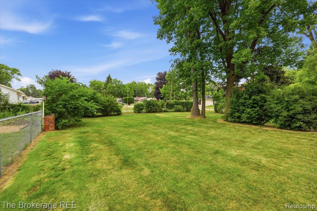 4375 Esta Drive, Flint, MI 48506 — Photo 49
