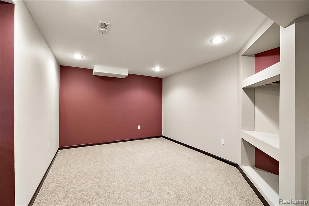 43054 Oxford Court, Novi, MI — Photo 9