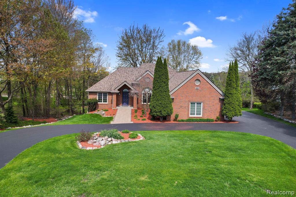 8261 STAGHORN Trail, Clarkston, MI 48348 — Photo 55