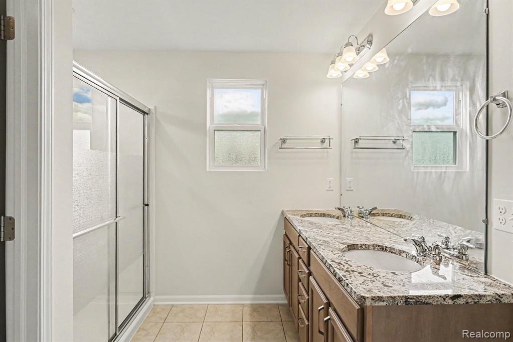 4871 Broomfield Way, Lake Orion, MI — Photo 16