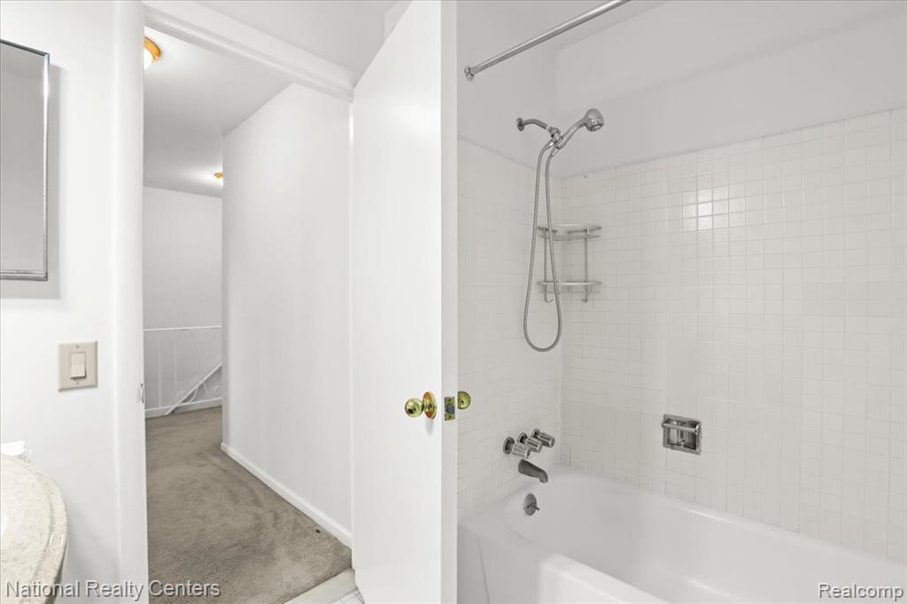 445 Fox Hills Drive N, 81, Bloomfield, MI 48304 — Photo 17