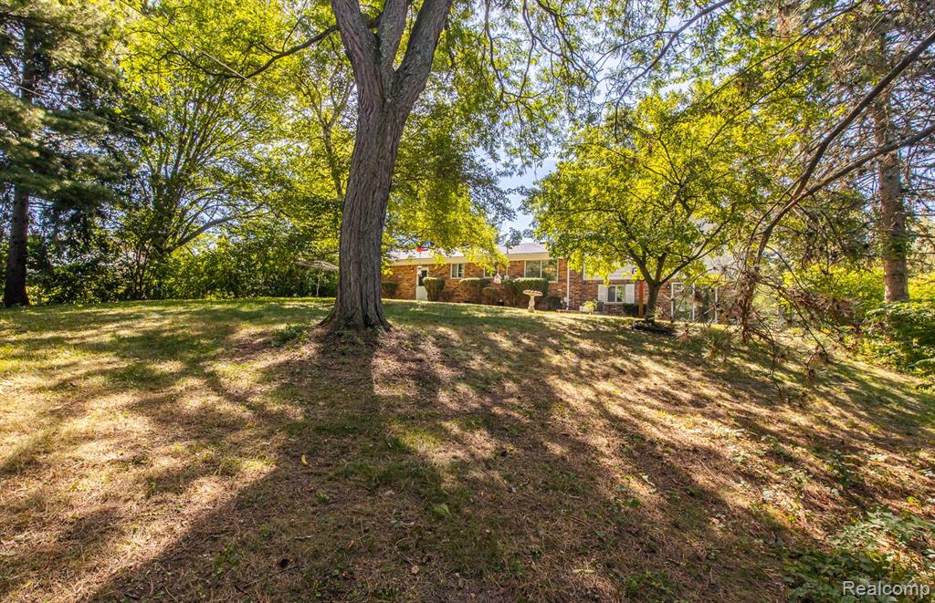 8410 Elizabeth Lake Road, White Lake, MI — Photo 47