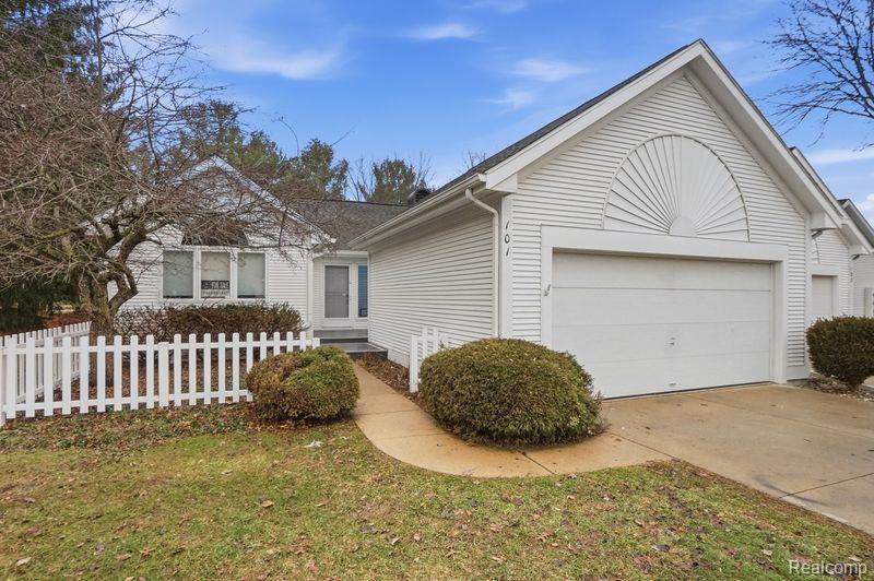 101 Quiet Creek Circle, Chelsea, MI 48118 — Photo 2