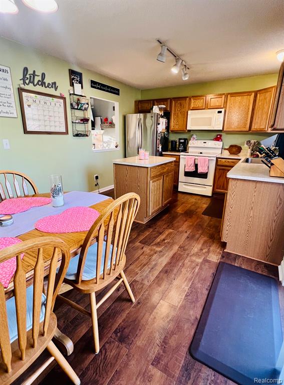 704 HAYSTACK Drive, Linden, MI 48451 — Photo 38