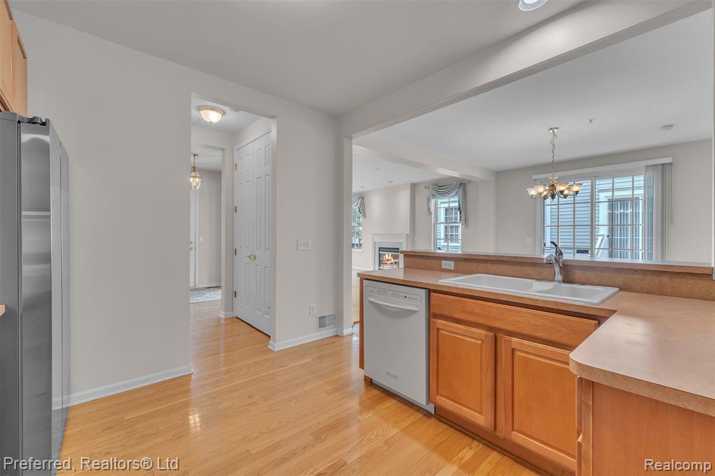 635 Constitution Street, Canton, MI 48188 — Photo 17