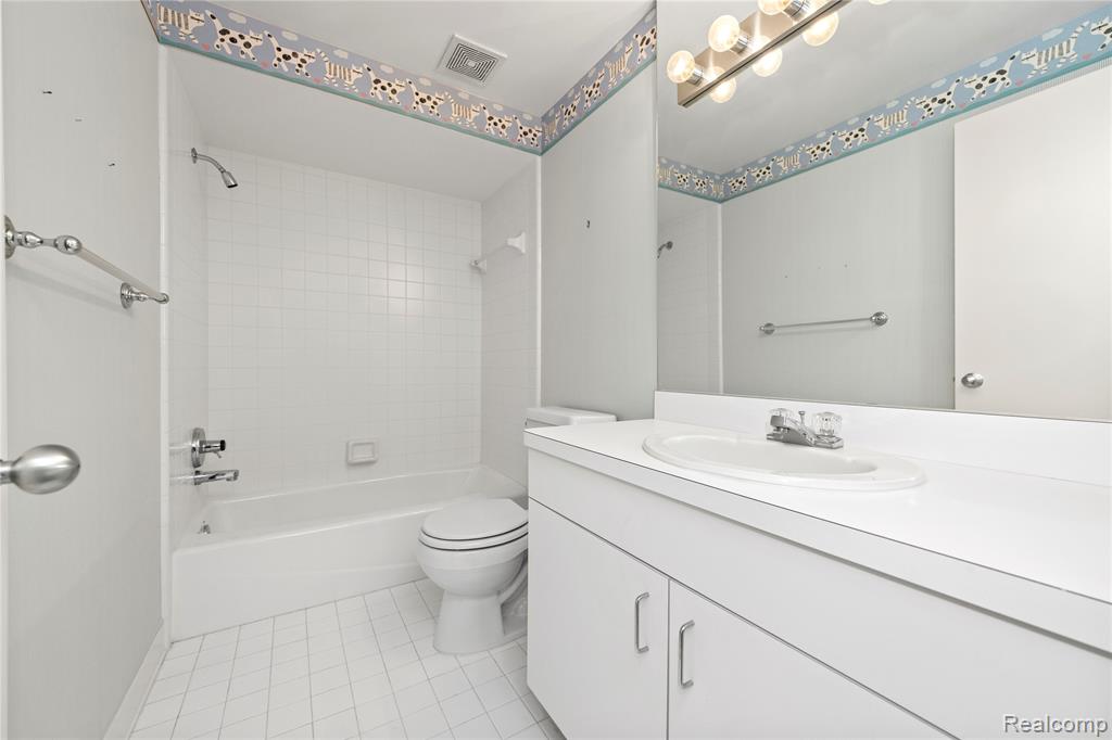 7277 Simsbury Drive, West Bloomfield, MI — Photo 31