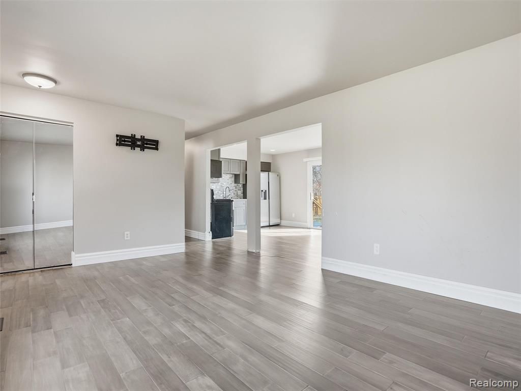 8568 Janis Street, Shelby Twp, MI 48317 — Photo 11
