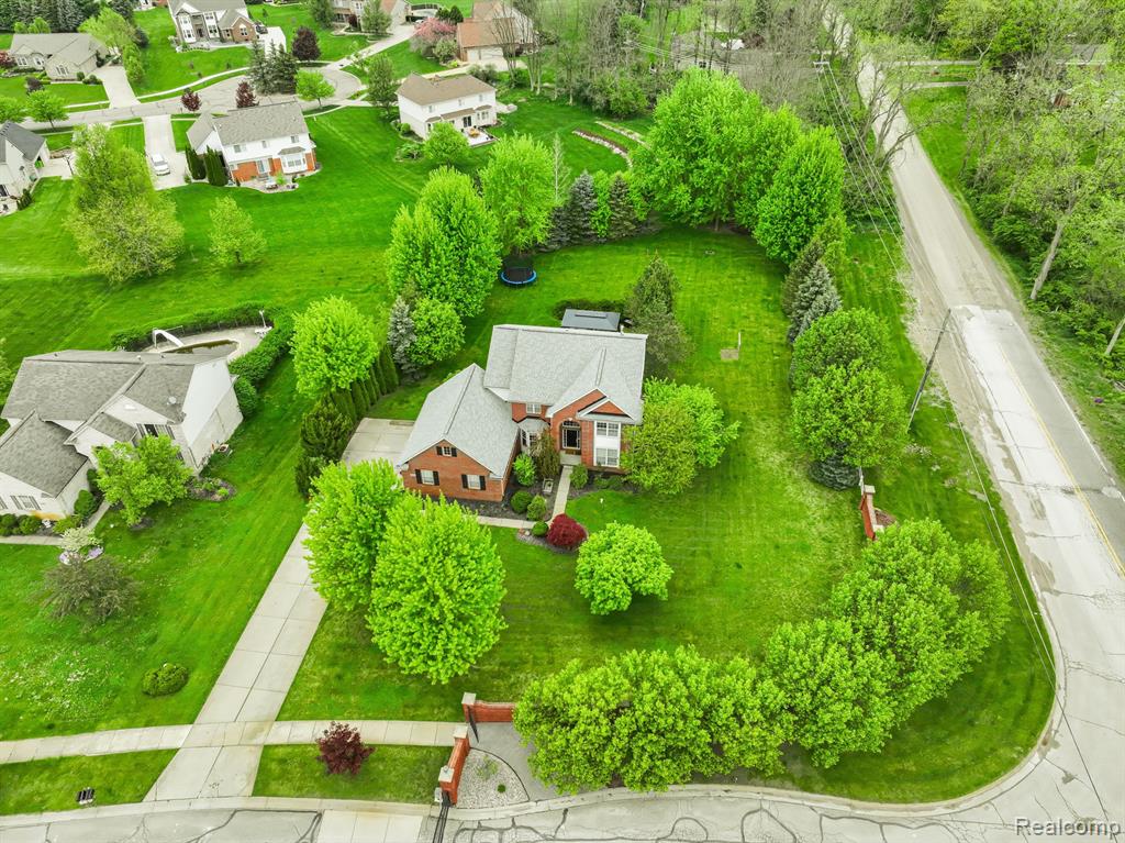 9005 LANTREE Drive, Howell, MI 48855 — Photo 2