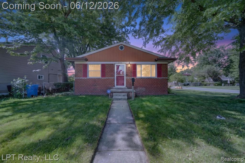 806 E Barrett Avenue, Madison Heights, MI 48071 — front exterior