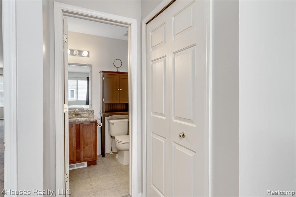 654 LYDIA Lane, Pontiac, MI 48341 — Photo 29