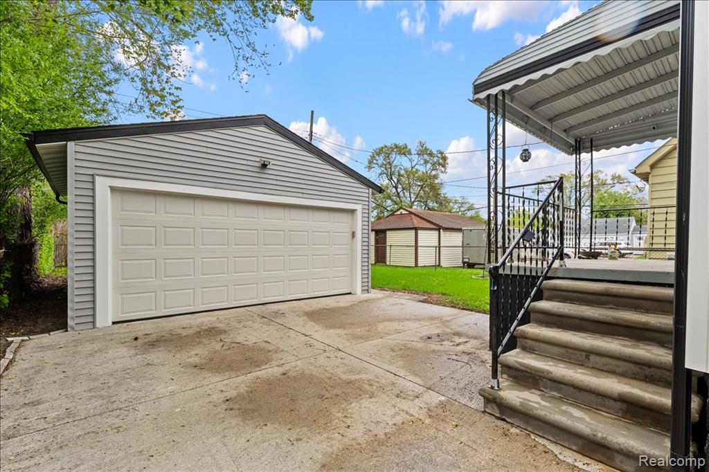 612 W Brockton Avenue, Madison Heights, MI 48071 — Photo 16