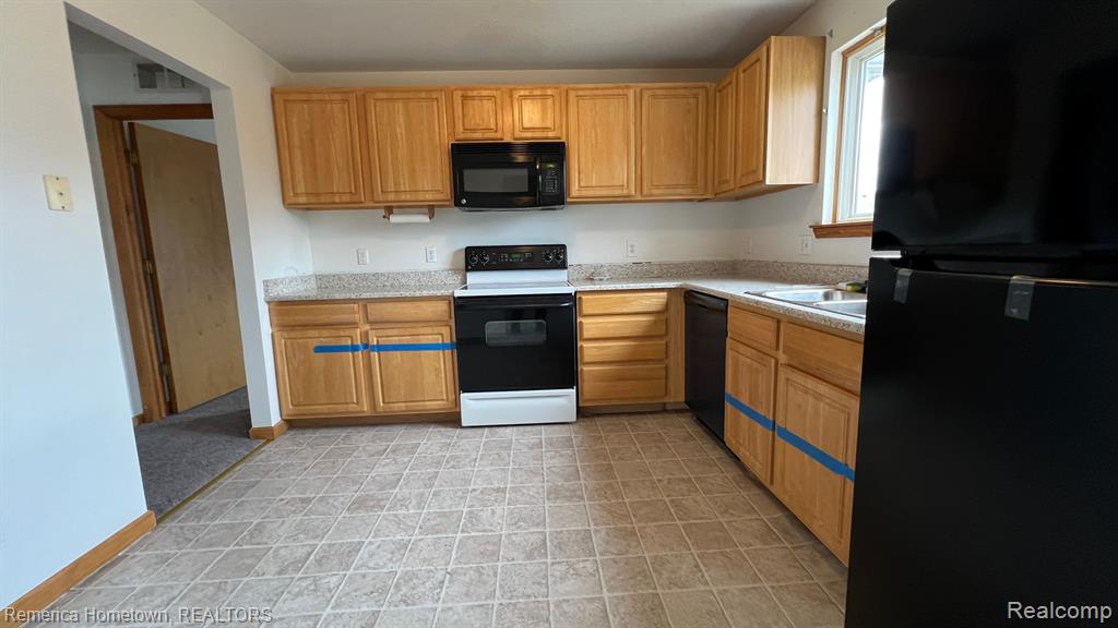 428 MARIGOLD Circle, Westland, MI — Photo 4