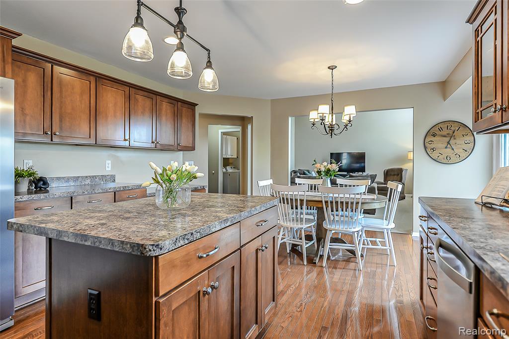 58724 Carriage Lane, South Lyon, MI 48178 — Photo 7