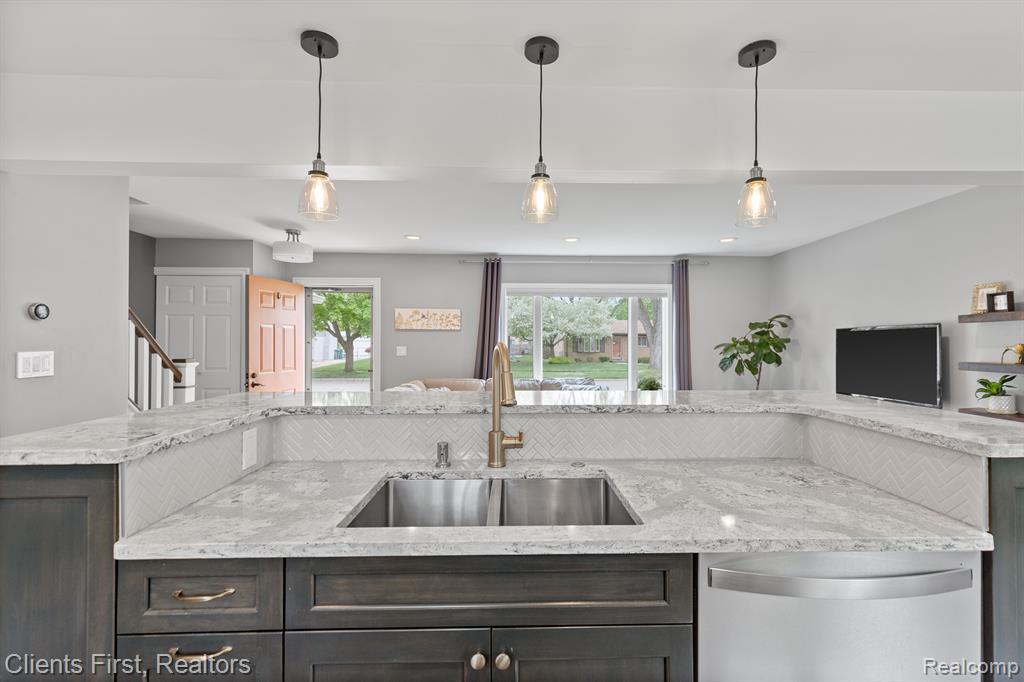 9193 HACKBERRY Avenue, Plymouth, MI 48170 — Photo 10