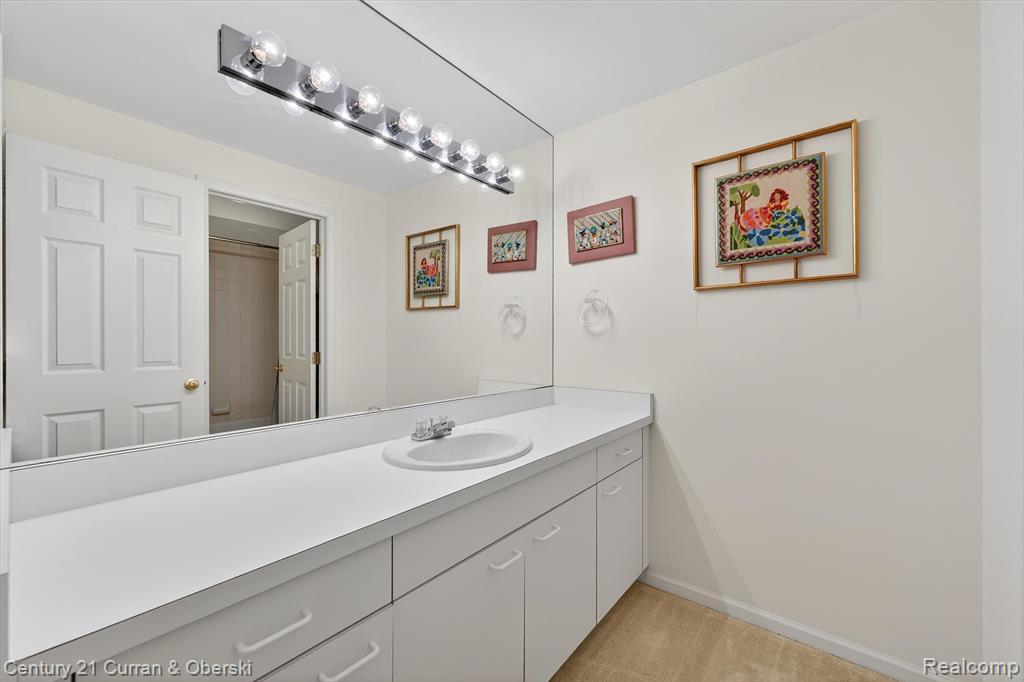 7307 Danbury Drive, West Bloomfield, MI — Photo 32