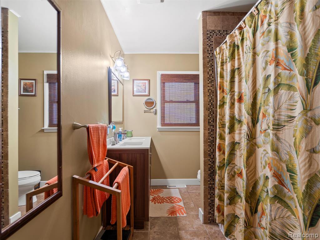 6410 Paramus, Clarkston, MI — Photo 14